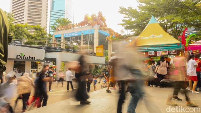 Scenic Art Station menghadirkan karya seni dan instalasi kreatif di Stasiun BNI City, mempertemukan aktivitas transit dengan pengalaman visual di ruang publik Jakarta.