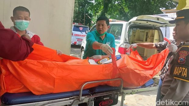 Sekeluarga ditemukan tewas di rumahnya di Situbondo