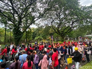 Tak Ada Kembang Api, TMII Gelar Aksi Nyalakan 1.000 Lilin Saat Tahun Baru