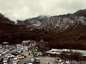 Ada Fenomena Blue Fire di Gunung Papandayan Garut, Ini Penjelasannya