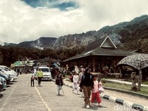 Gunung Papandayan Jadi Primadona Wisatawan di Libur Nataru