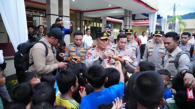 Wakapolri Komjen Dedi Prasetyo saat meninjau Kabupaten Tapanuli Tengah, Sumatera Utara