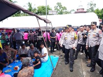Wakapolri Tinjau Dapur Umum Bhayangkari hingga Resmikan Sumur Bor di Sumbar