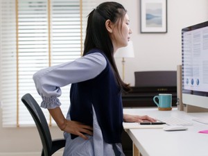 Kelamaan Duduk Picu Nyeri Pinggang, Ini Kebiasaan yang Perlu Diubah