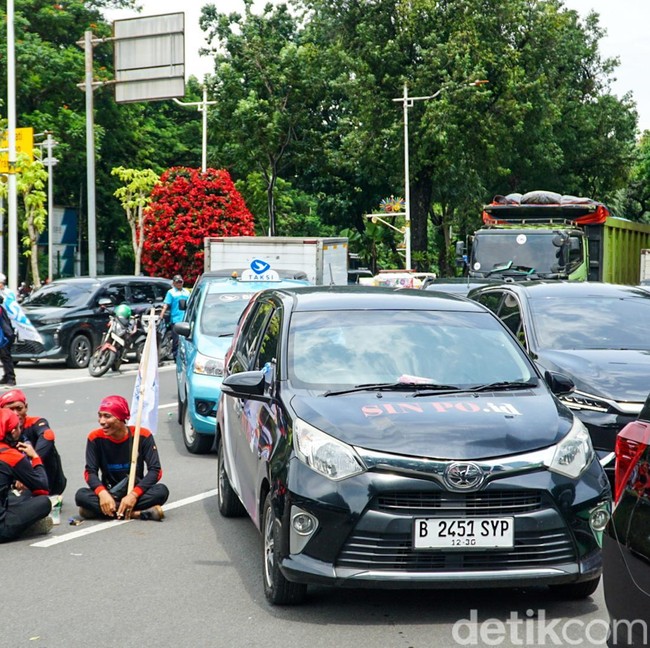 Demo Buruh Picu Kemacetan Panjang di Medan Merdeka Selatan