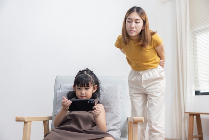 Anak Makin Lengket sama Gadget Selama Liburan, Harus Bagaimana?