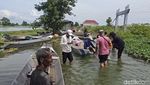 Warga Desa Bojoasri Lamongan Terisolasi Banjir