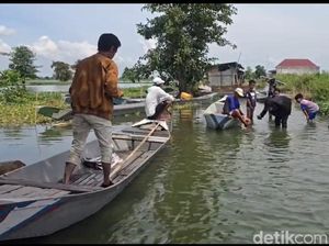 14,5 Ton Beras Disalurkan ke Warga Lamongan Terdampak Banjir di 44 Desa