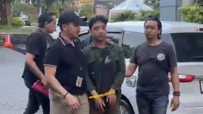 Detik-detik Debt Collector Patahkan Jari Wanita Gresik Saat Tagih Utang