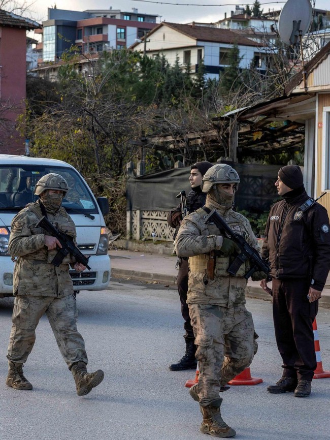 Bentrok dengan Terduga ISIS, Tujuh Polisi Turki Terluka