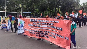 Buruh Padati Kawasan Monas, Protes UMP Jakarta Naik Jadi Rp 5,73 Juta