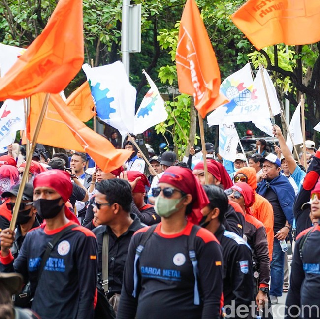 Potret Demo Buruh Tolak UMP 2026