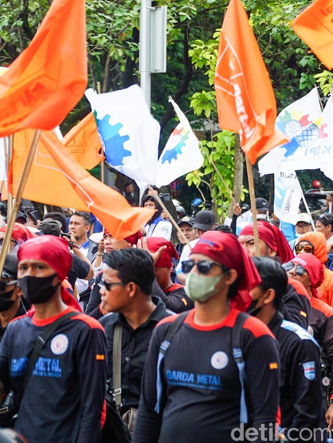 Potret Demo Buruh Tolak UMP 2026