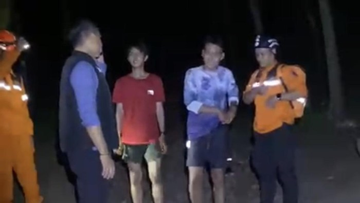 Evakuasi dua remaja di Kediri tersesat di Gunung Klotok