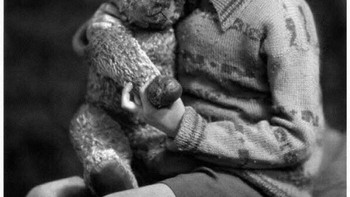 Winnie the Pooh dan Christopher Robin yang asli. Bocah dan Beruangnya, yang Menginspirasi Kisah-Kisah Fantastis! Foto: Boredpanda