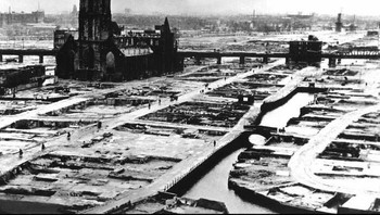 Pusat Kota Rotterdam pada tahun 1940 setelah puing-puing dibersihkan. Foto: Boredpanda