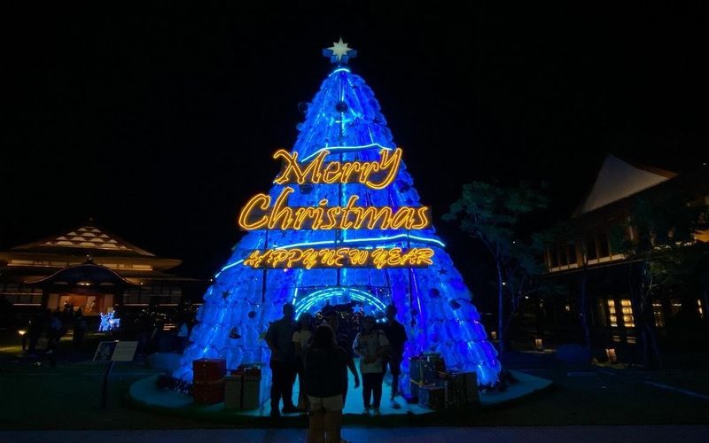 Gereja Daur Ulang Galon Bekas Le Minerale Jadi Pohon Natal Raksasa