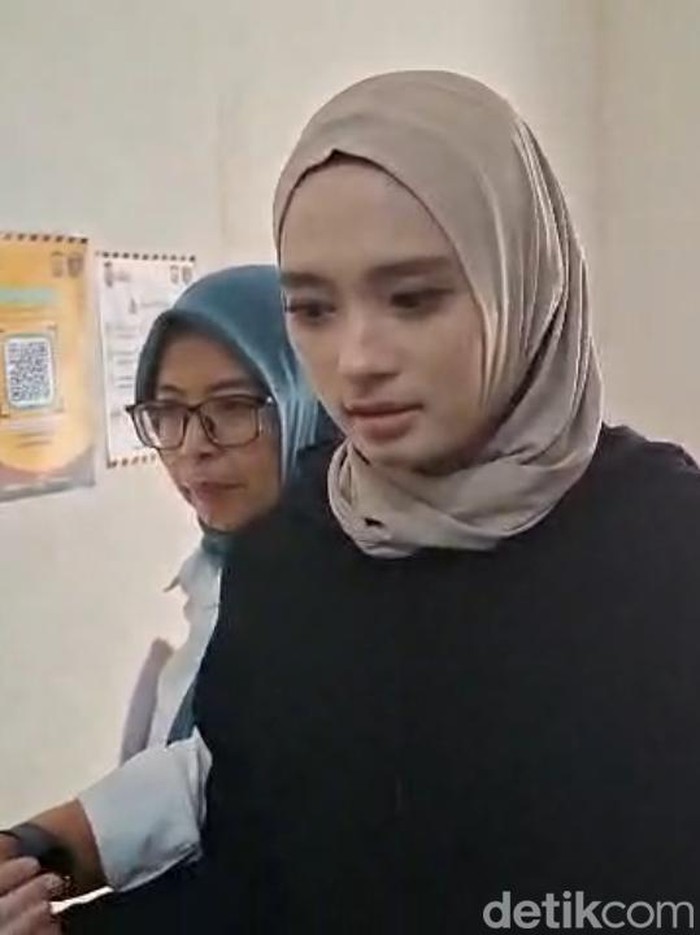 Inara Rusli Cabut Laporan Polisi karena Diminta Insanul Fahmi