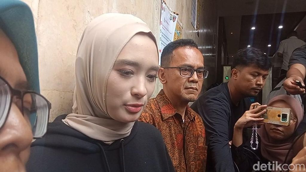 Inara Rusli Berharap Bisa Tempuh Jalur Damai dengan Wardatina Mawa