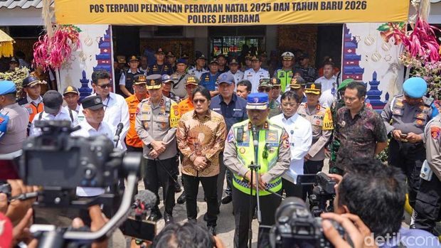 Kakorlantas Irjen Agus Suryonugroho mengecek Pelabuhan Gilimanuk.