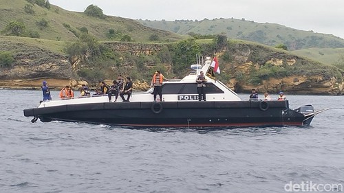 Kapolda NTT bersama rombongan menumpangi speedboat menyisiri perairan Labuan Bajo