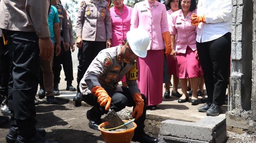 Kapolres Gianyar, AKBP Chandra Citra Kesuma, groundbreaking pembangunan SPPG di Banjar Padangsigi, Desa Sanding, Kecamatan Tampaksiring, Senin (20/12/2025). (Dok. Polres Gianyar)