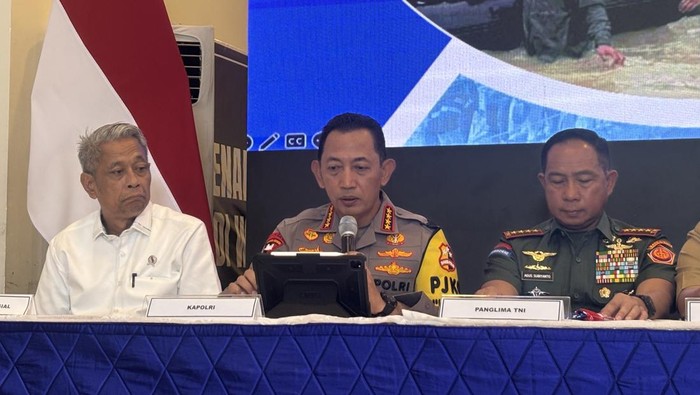 Kapolri: 10.759 Personel Dikerahkan ke Daerah Bencana Sumatera