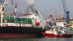 Kebakaran Kapal Kargo di Tanjung Perak, Asap Hitam Membumbung Tinggi
