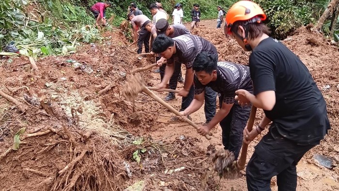 Longsor Landa 2 Desa di Pandeglang, 6 Rumah Rusak-Akses Jalan Terputus