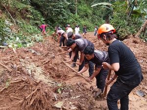 Longsor Landa 2 Desa di Pandeglang, 6 Rumah Rusak-Akses Jalan Terputus
