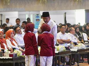 Di Surabaya, Ratusan Siswa Sekolah Rakyat Doakan Korban Bencana Sumatera