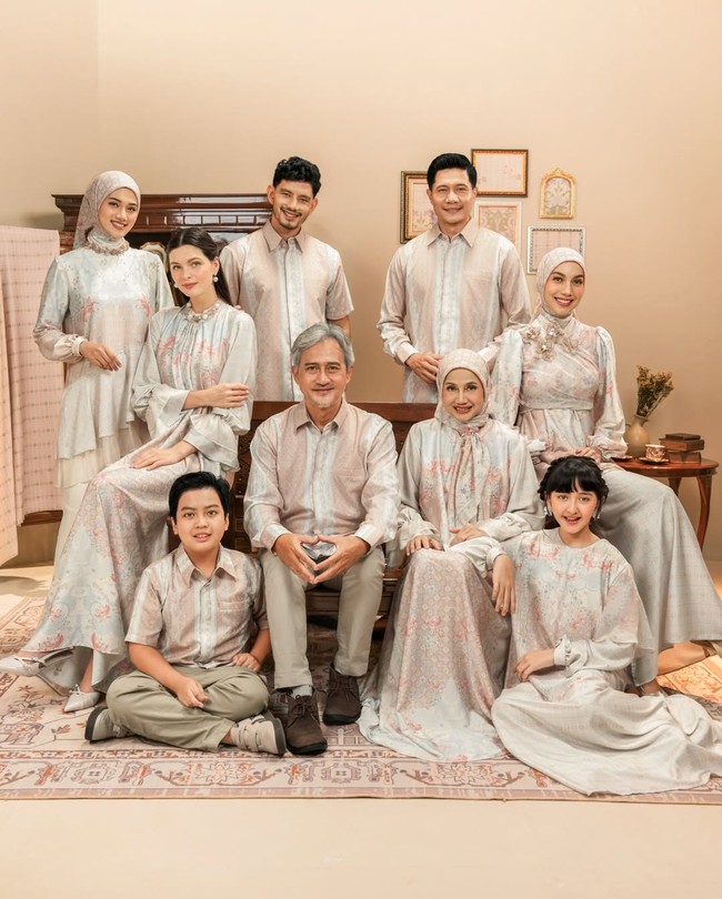 Koleksi baju Lebaran dari brand Ainayya.