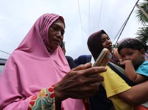 Sinyal Kembali Pulih, Warga Aceh Tamiang Senang Bisa Berkomunikasi Lagi