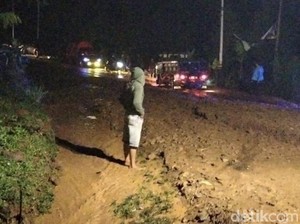 Ada Longsor, Jalan Provinsi Sukabumi-Sagaranten Sempat Lumpuh
