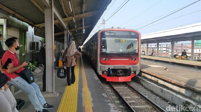 15 Ribu Orang Naik KRL Saat Libur Nataru