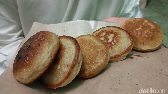 Mencicipi Kue Samir, Mirip Serabi tapi Ada Varian Isinya