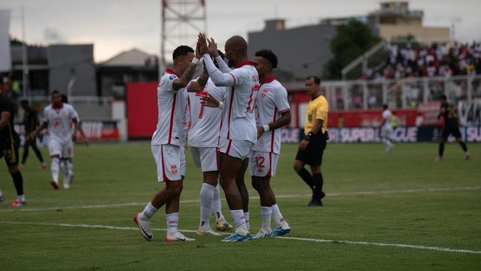 Pemain PSBS Biak-Malut United Masuk Jajaran Best XI Super League 2025/2026