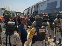 Video: Kereta Api di Meksiko Tergelincir, 13 Orang Tewas