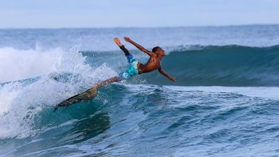 Musim Ombak Tiba, Selancar Jadi Daya Tarik di Manokwari