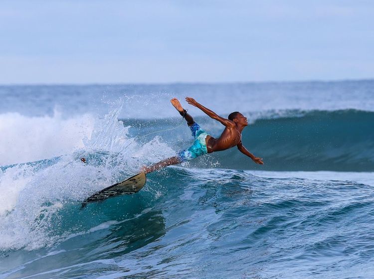 Musim Ombak Tiba, Selancar Jadi Daya Tarik di Manokwari