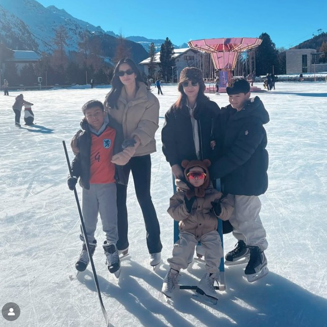 8 Foto Nia Ramadhani & Nagita Slavina Liburan Bareng ke Eropa