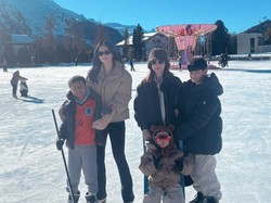 8 Foto Nia Ramadhani & Nagita Slavina Liburan Bareng ke Eropa