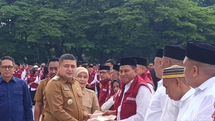 Appi Lantik 6.032 Ketua RT/RW Makassar, Minta Jadi Pelayan Warga Bukan Bos