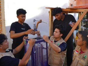 Unand Pasang Filter Air Tanpa Listrik di 10 Titik Bencana Sumbar