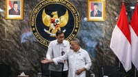 Selain beras, pemerintah juga meningkatkan cadangan jagung secara signifikan, dari sebelumnya 300 ribu ton menjadi 1 juta ton.