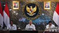 Pertemuan ini secara khusus membahas persiapan cadangan pangan pemerintah, menyusul potensi lonjakan produksi hasil pertanian pada tahun depan.