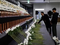 Peringatan Setahun Kecelakaan Jeju Air, Keluarga Korban Desak Keadilan