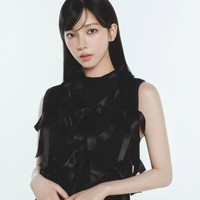 8. Leader aespa, Karina memancarkan visual dan karisma yang memikat. Ia kerap dijuluki sebagai IT Girl dari idol generasi keempat, serta banjir tawaran iklan dari sejumlah brand seperti Prada, YSL Beauty, dan Gentle Monster. Foto: Instagram