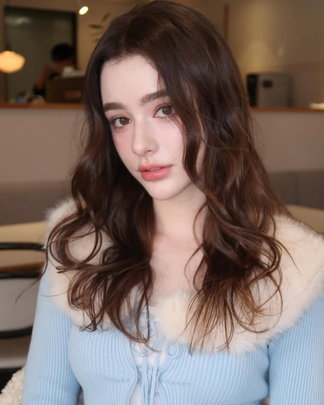 10. Model dan influencer Rusia, Dasha Taran meraih popularitas sejak aktif di YouTube. Paras cantiknya kerap disamakan dengan boneka Barbie. Ia menduduki peringkat 10 daftar Wanita Tercantik di Dunia dari TC Candler. Foto: Instagram