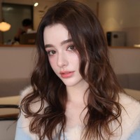 10. Model dan influencer Rusia, Dasha Taran meraih popularitas sejak aktif di YouTube. Paras cantiknya kerap disamakan dengan boneka Barbie. Ia menduduki peringkat 10 daftar Wanita Tercantik di Dunia dari TC Candler. Foto: Instagram